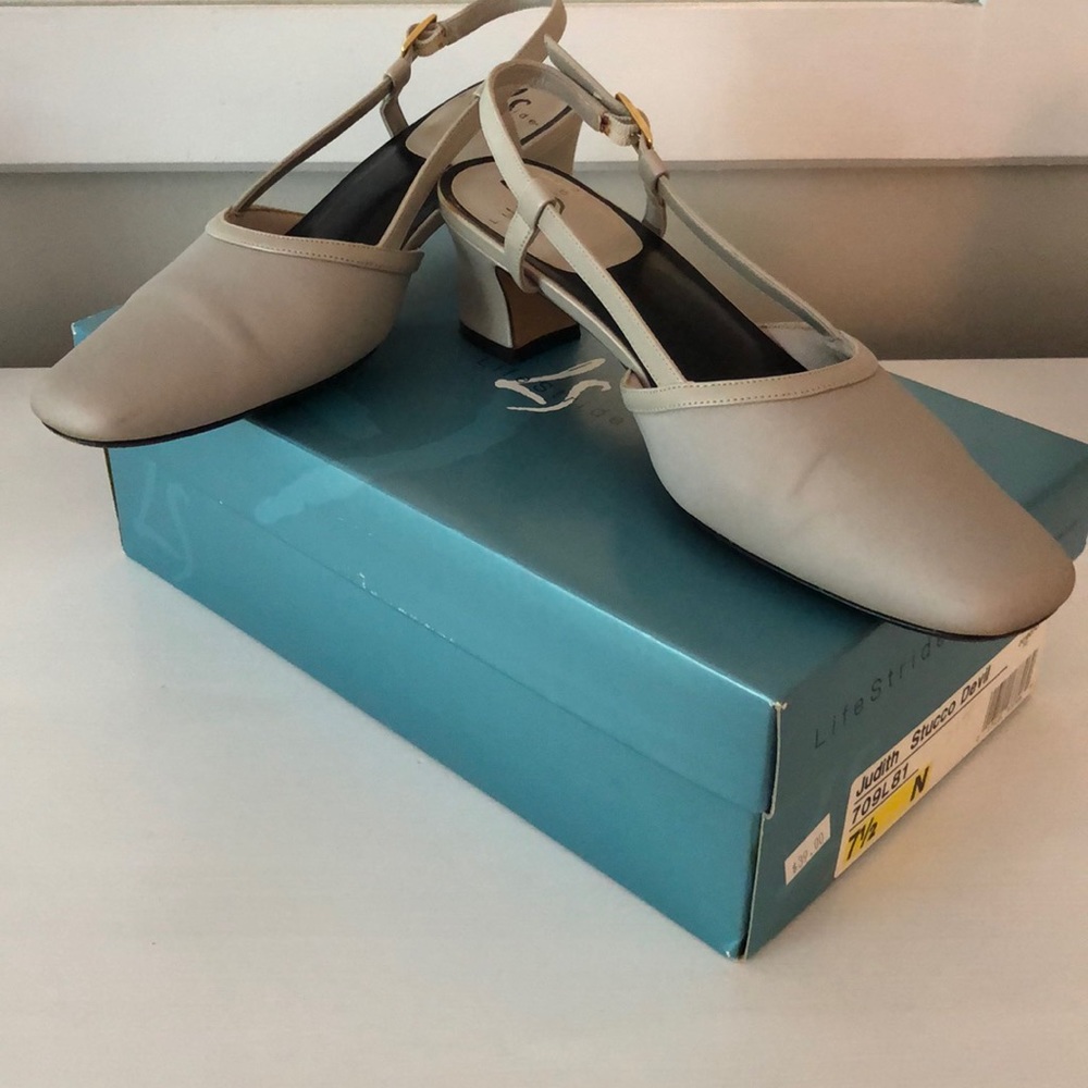 LifeStride Judith Stucco Devil Heels